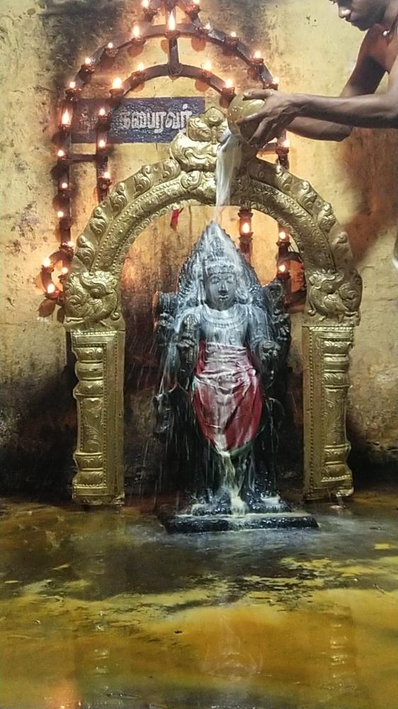 thirukoteshwar-temple-theipirai-astami-poojai